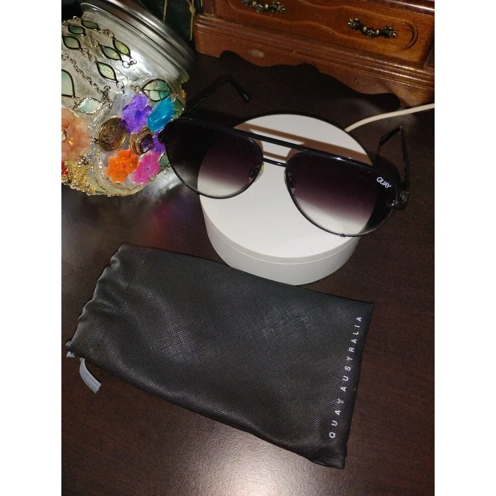 Quay Australia High Key 111 Aviator Sunglasses Black Gradient w/ Case Very Good